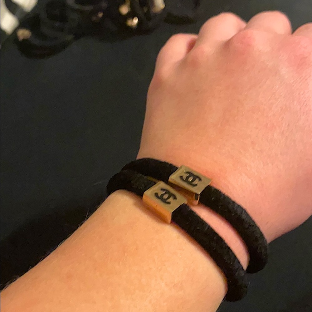 (2) Inspiring Hair Ties